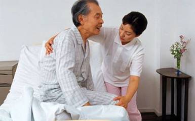 资深护理员手把手梳理｜这样给长辈找保姆，才算真正有人情味