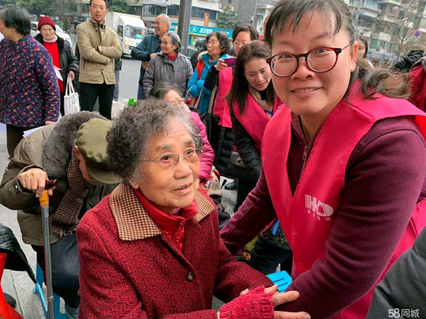 专业保姆服务 家务做饭带娃护工保洁员工餐一站式解决方案，提供正规开票