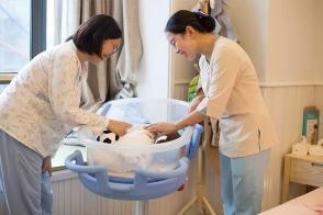 专业住家保姆服务 用心呵护，打造温暖家园